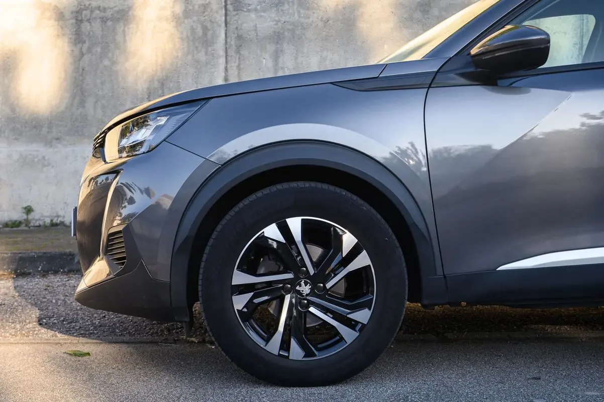 Peugeot 2008 1.2 PureTech Allure Pack 8