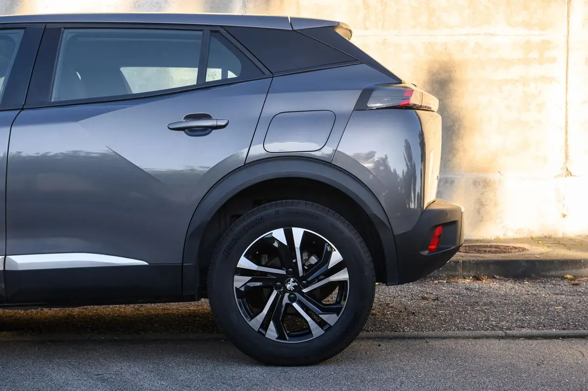 Peugeot 2008 1.2 PureTech Allure Pack 9