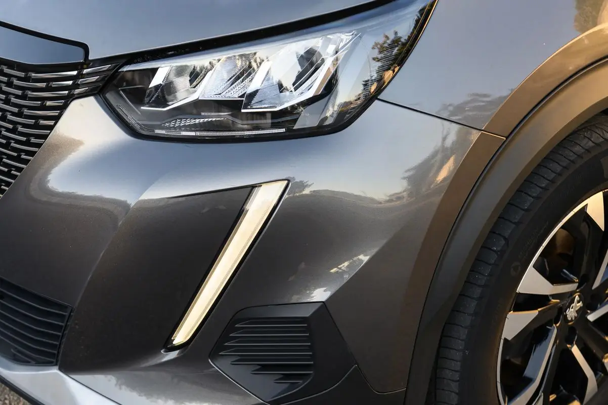 Peugeot 2008 1.2 PureTech Allure Pack 11