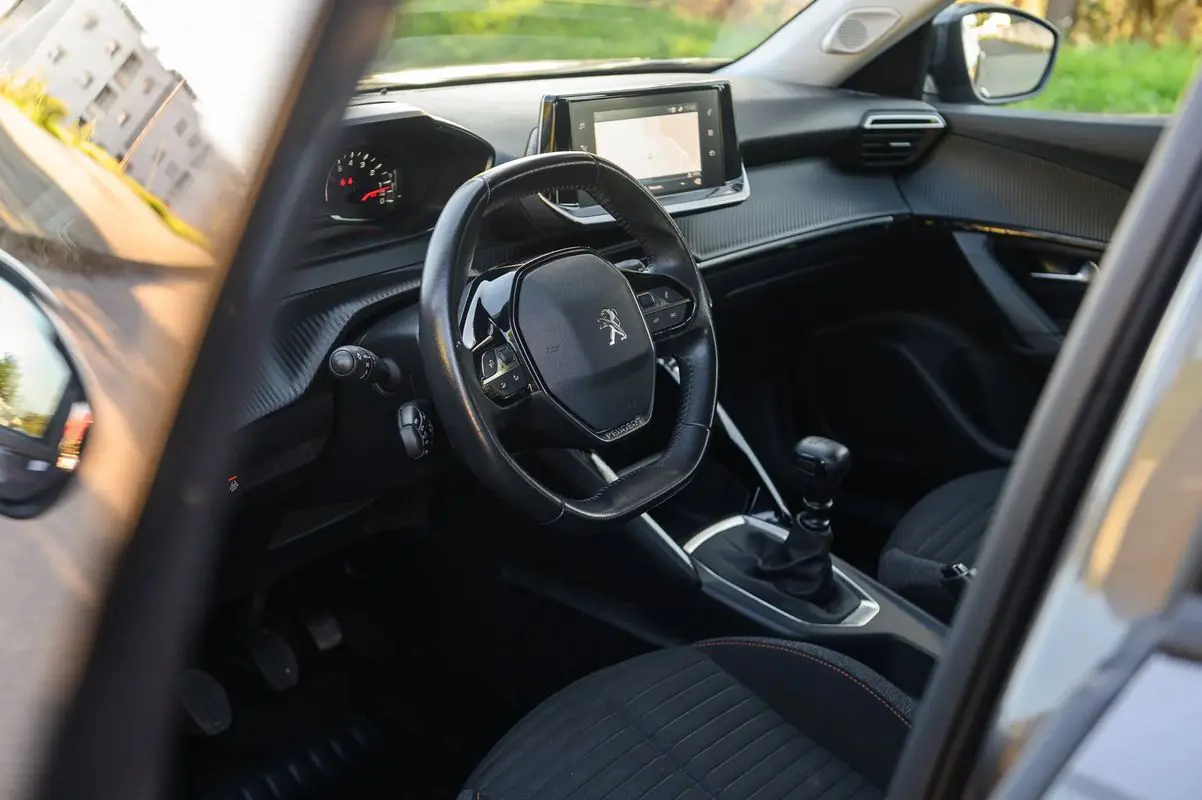 Peugeot 2008 1.2 PureTech Allure Pack 16