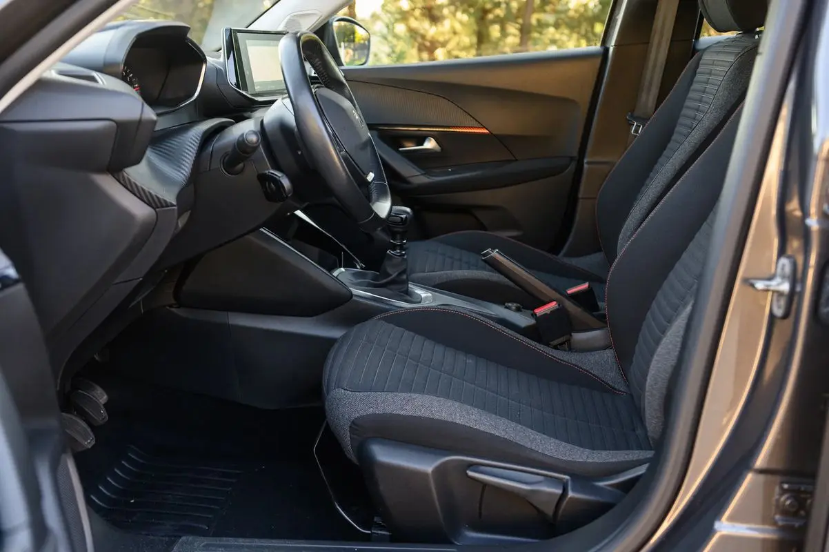 Peugeot 2008 1.2 PureTech Allure Pack 17