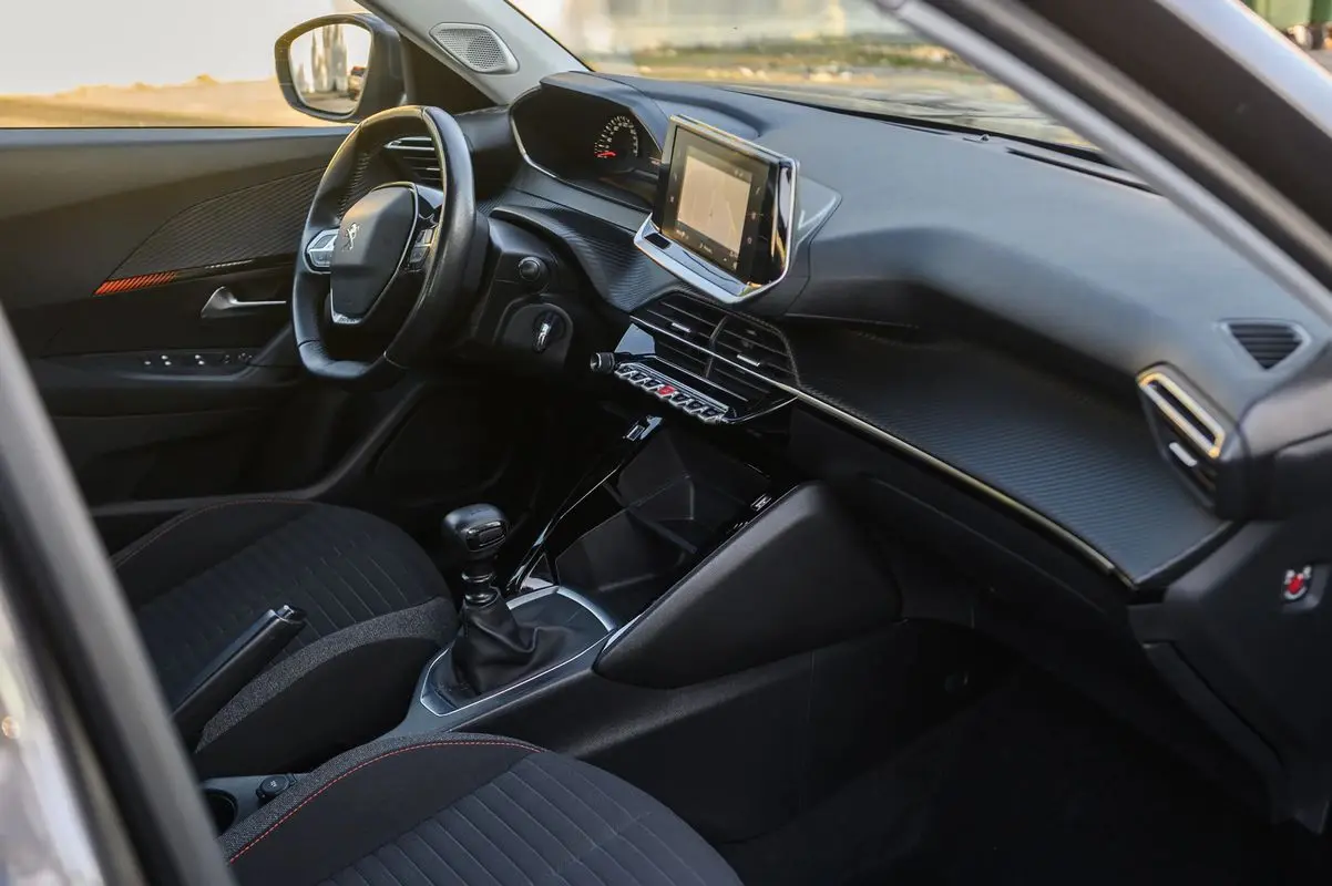 Peugeot 2008 1.2 PureTech Allure Pack 20