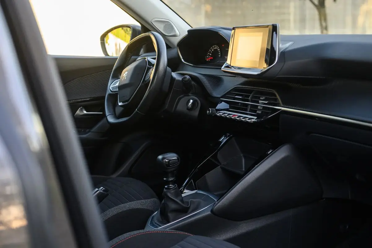 Peugeot 2008 1.2 PureTech Allure Pack 21