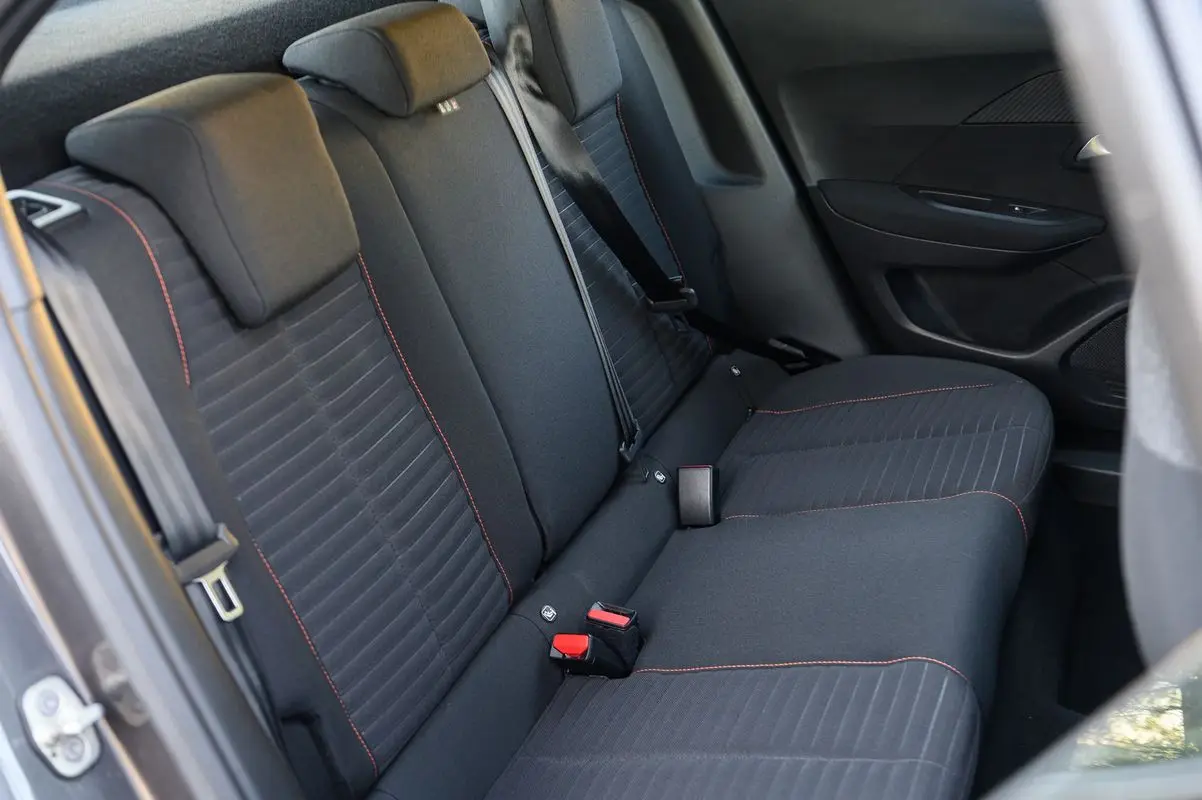 Peugeot 2008 1.2 PureTech Allure Pack 22