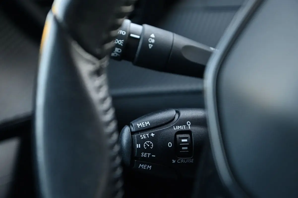 Peugeot 2008 1.2 PureTech Allure Pack 27