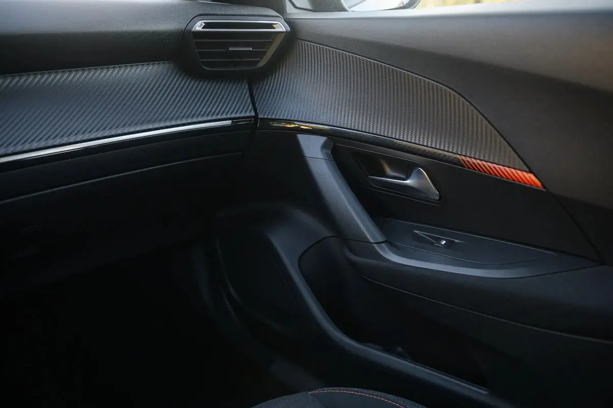 Peugeot 2008 1.2 PureTech Allure Pack 32