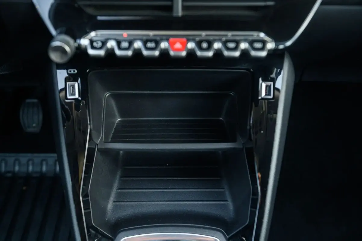 Peugeot 2008 1.2 PureTech Allure Pack 38