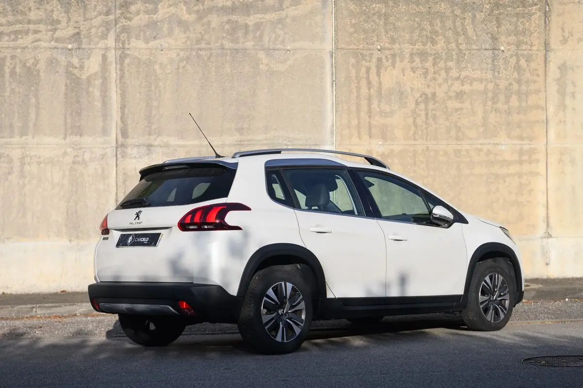 Peugeot 2008 1.2 PureTech Allure EAT6 4