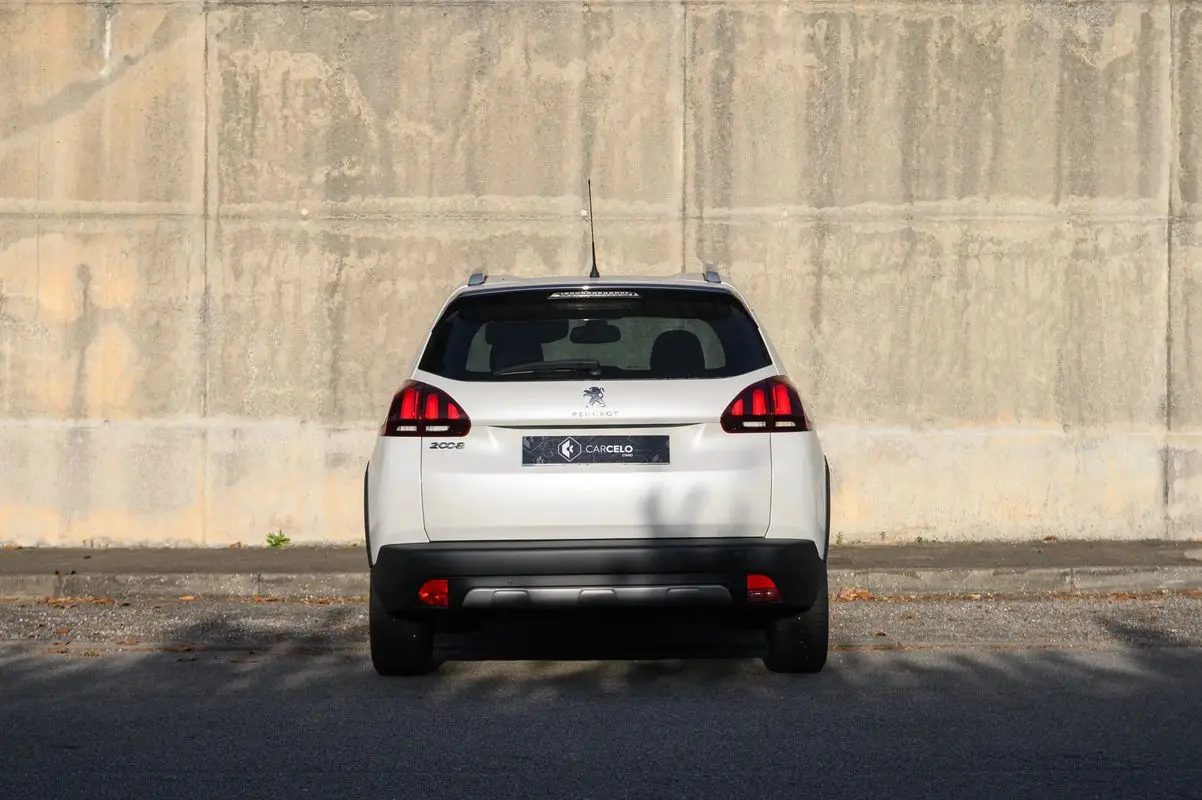 Peugeot 2008 1.2 PureTech Allure EAT6 5