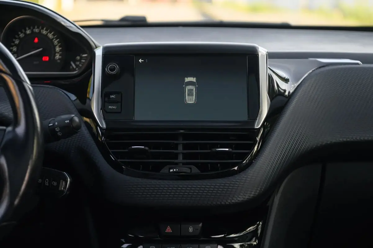 Peugeot 2008 1.2 PureTech Allure EAT6 21