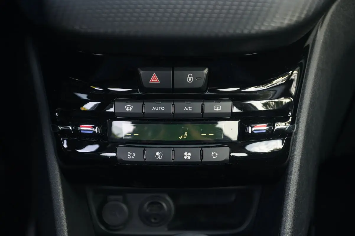 Peugeot 2008 1.2 PureTech Allure EAT6 26