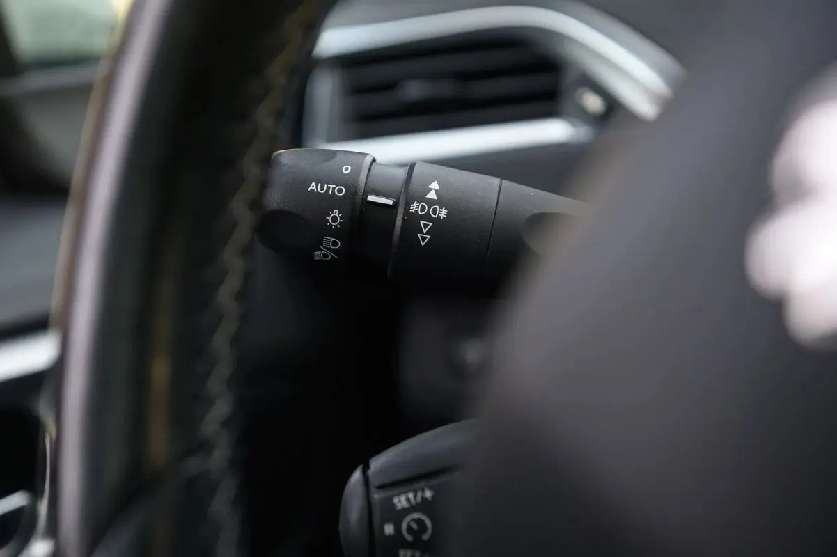 Peugeot 2008 1.2 PureTech Allure EAT6 30