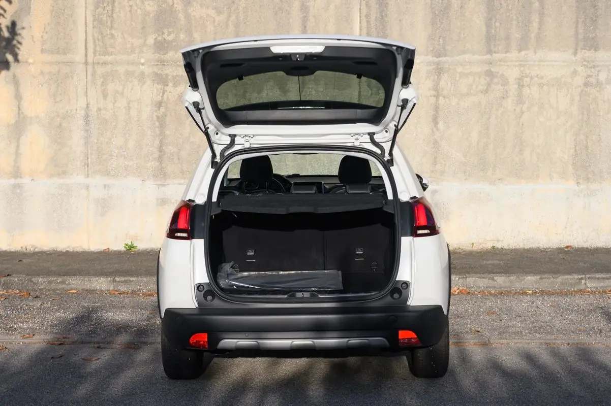 Peugeot 2008 1.2 PureTech Allure EAT6 36