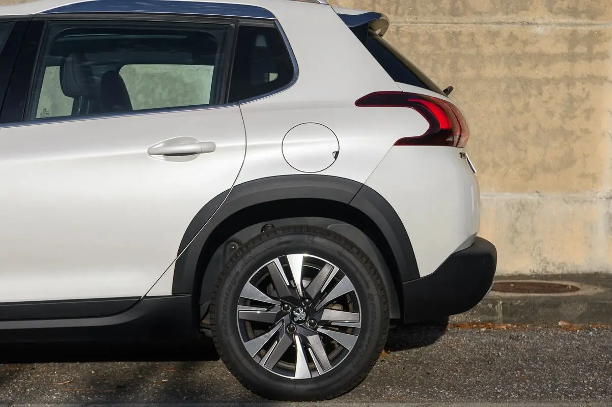 Peugeot 2008 1.2 PureTech Allure EAT6 35