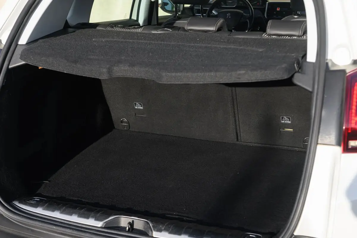 Peugeot 2008 1.2 PureTech Allure EAT6 37