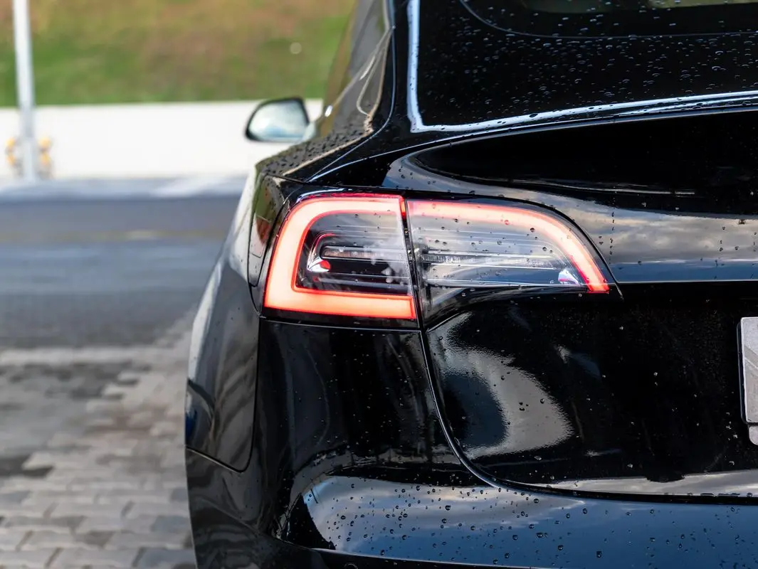 Tesla Model 3 Standard Range Plus RWD 13