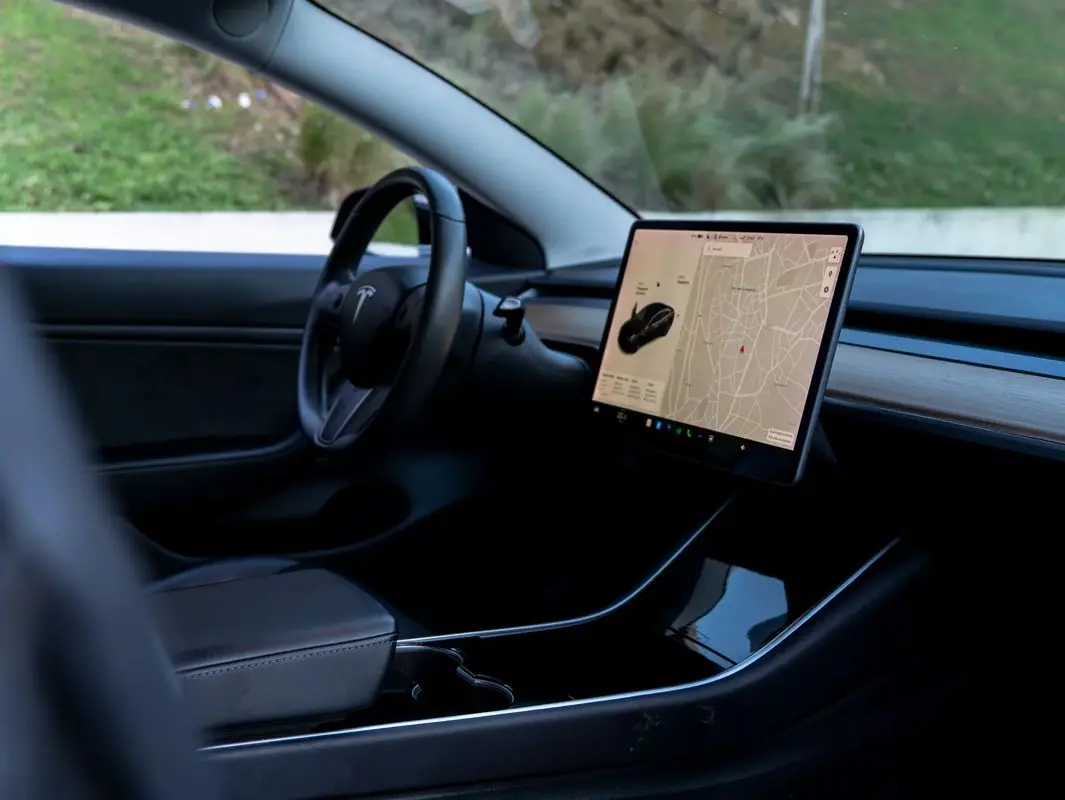 Tesla Model 3 Standard Range Plus RWD 33