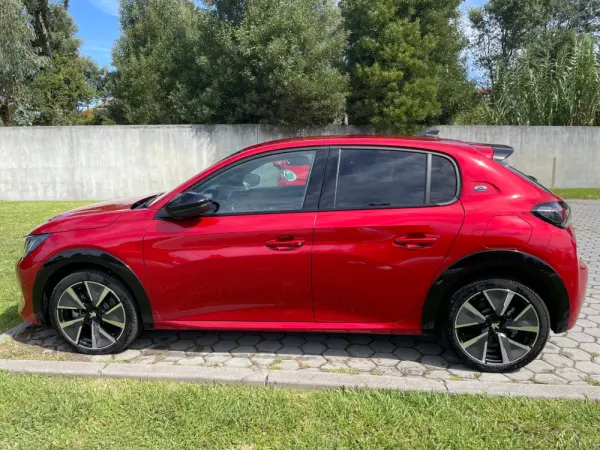 Peugeot e-208 50 kWh GT Pack 8