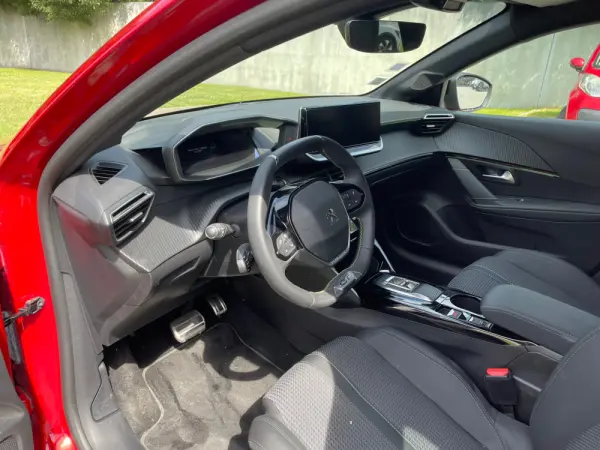 Peugeot e-208 50 kWh GT Pack 9