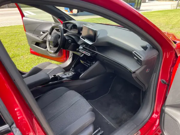 Peugeot e-208 50 kWh GT Pack 12