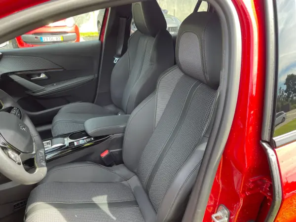 Peugeot e-208 50 kWh GT Pack 10