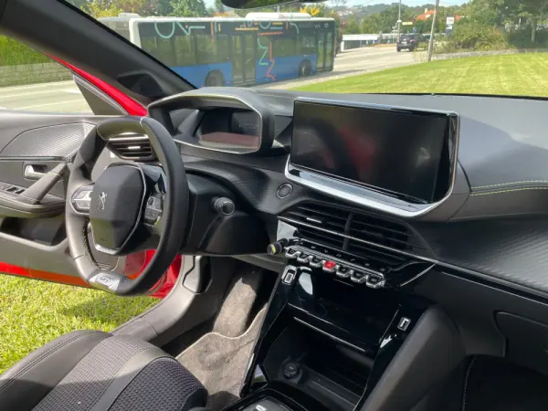Peugeot e-208 50 kWh GT Pack 13