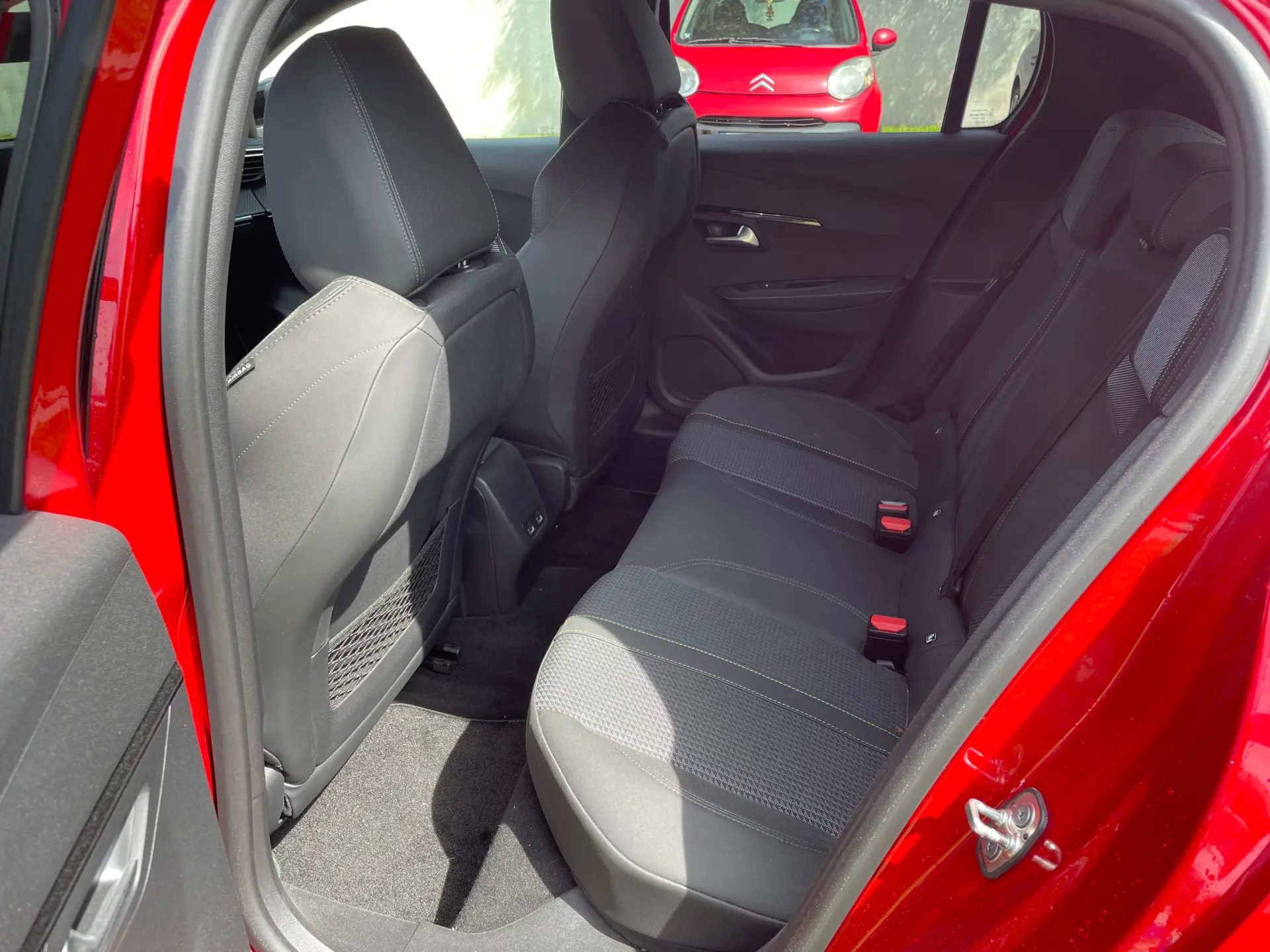 Peugeot e-208 50 kWh GT Pack 11