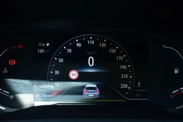 Renault Captur 1.0 TCe Techno Bi-Fuel 9