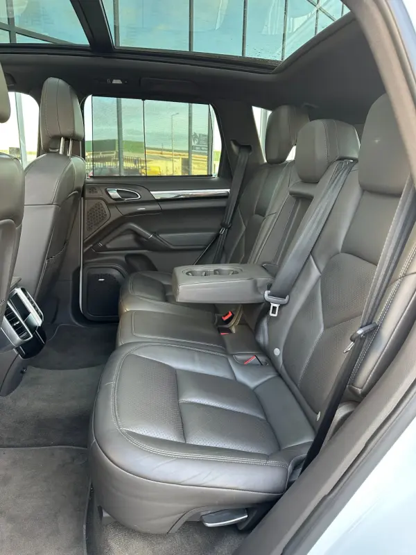 Porsche Cayenne E-Hybrid Tiptronic S 18