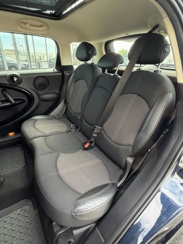 MINI Countryman One D 11