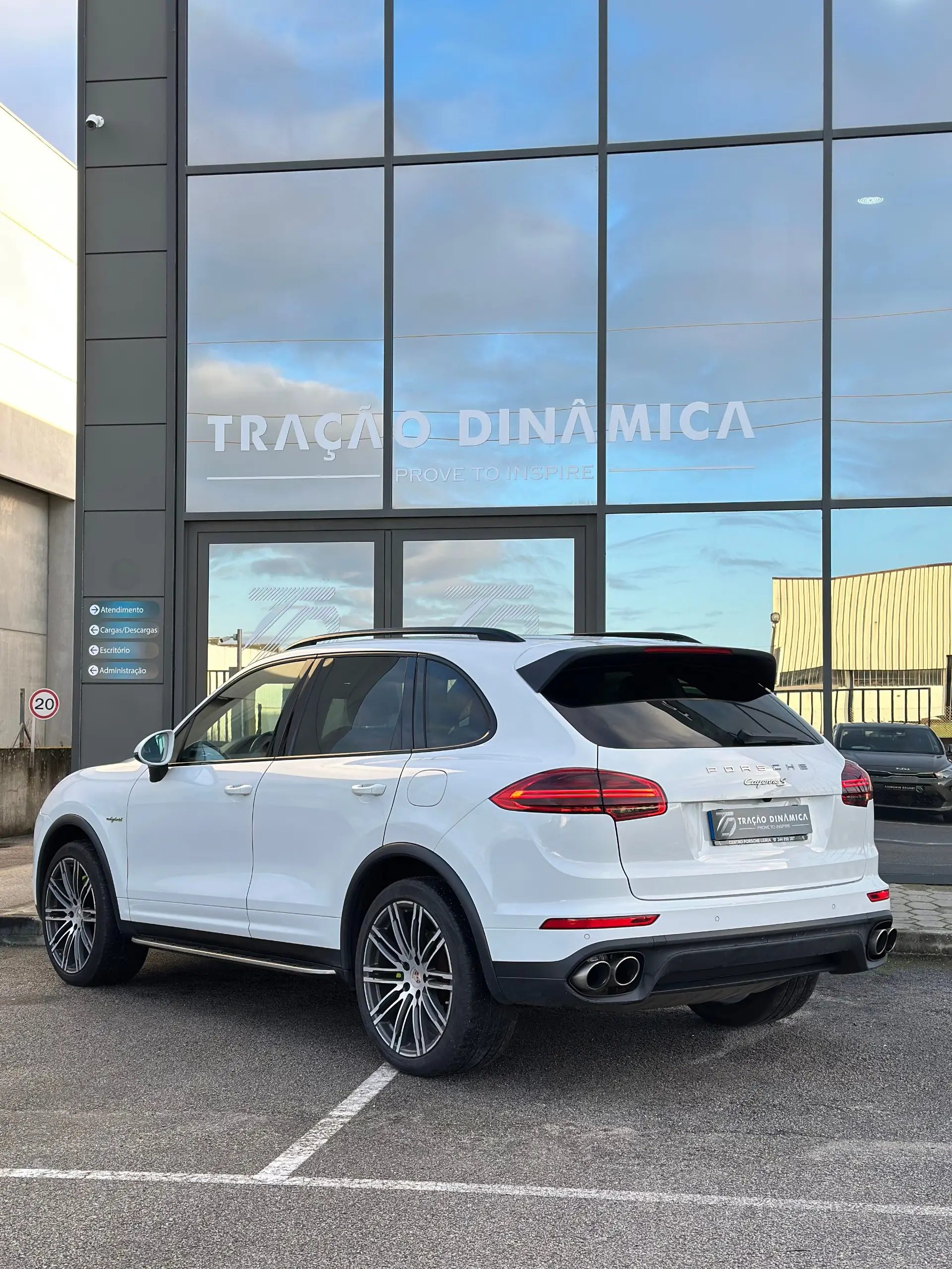 Porsche Cayenne E-Hybrid Tiptronic S 15