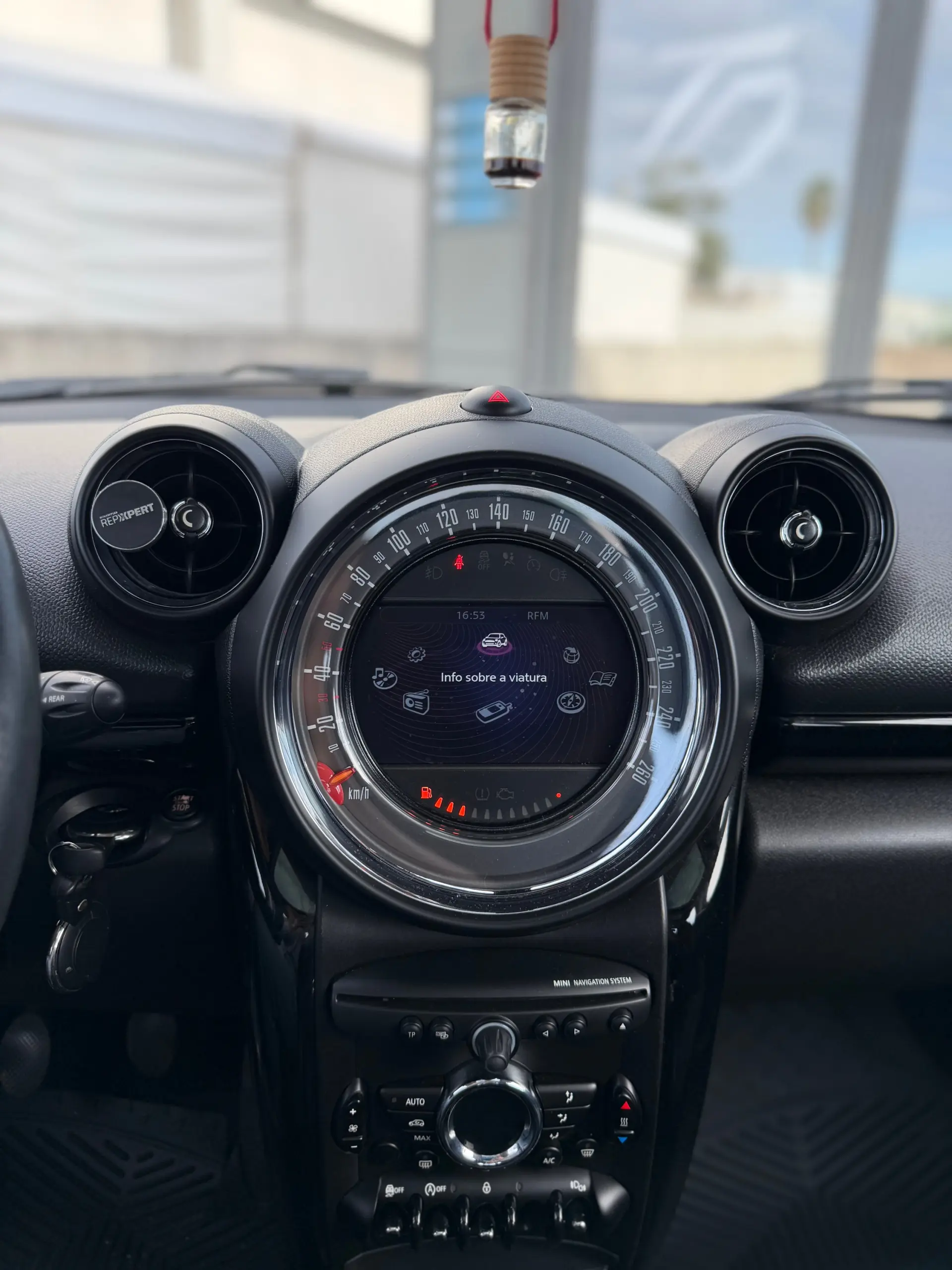 MINI Countryman One D 16