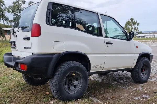 Nissan Terrano II 2.7 8