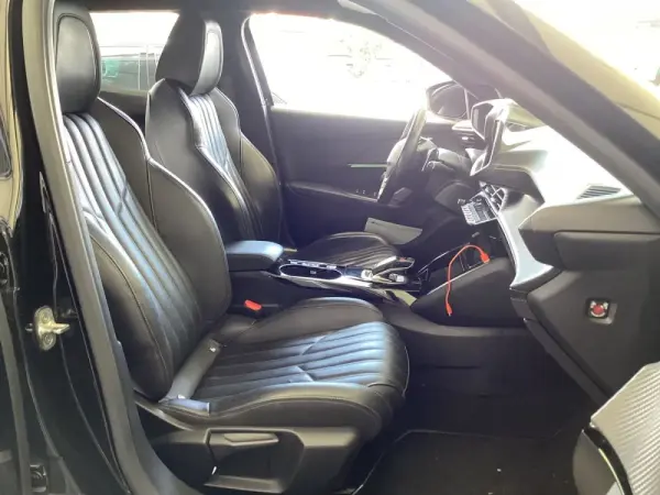 Peugeot 2008 1.2 PureTech GT EAT8 5