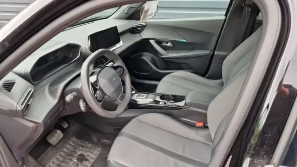 Peugeot e-2008 50 kWh Allure 4