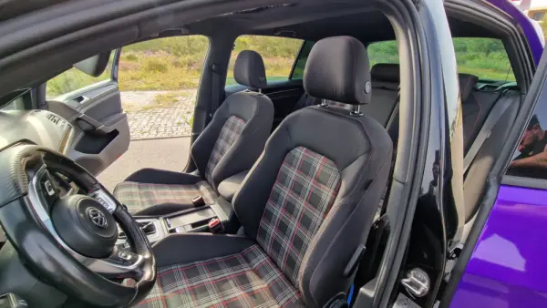 Volkswagen Golf GTI Performance 2.0 TSI Versão 40 Anos 11