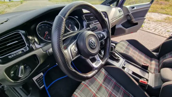 Volkswagen Golf GTI Performance 2.0 TSI Versão 40 Anos 13
