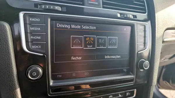 Volkswagen Golf GTI Performance 2.0 TSI Versão 40 Anos 14