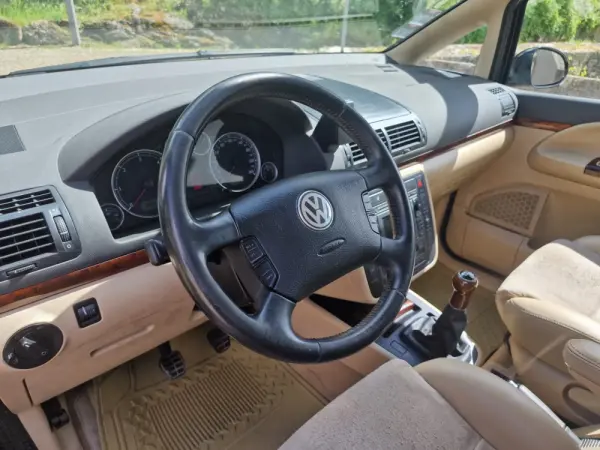 Volkswagen Sharan 2.0 TDi Highline 13