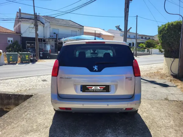 Peugeot 5008 1.6 HDi 7L Allure 2-Tronic 5