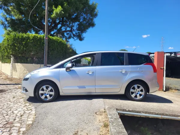 Peugeot 5008 1.6 HDi 7L Allure 2-Tronic 7