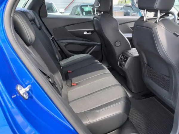 Peugeot 3008 1.2 PureTech Allure 8