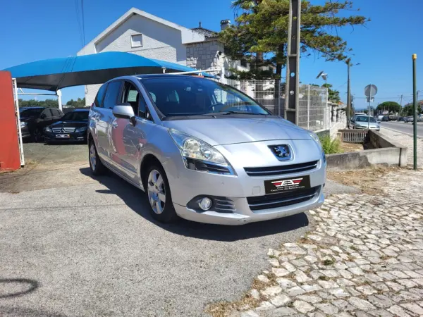 Peugeot 5008 1.6 HDi 7L Allure 2-Tronic 3