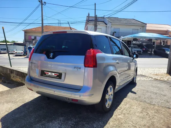 Peugeot 5008 1.6 HDi 7L Allure 2-Tronic 6