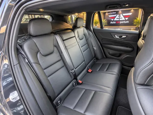 Volvo V60 2.0 D3 Momentum Pro 9