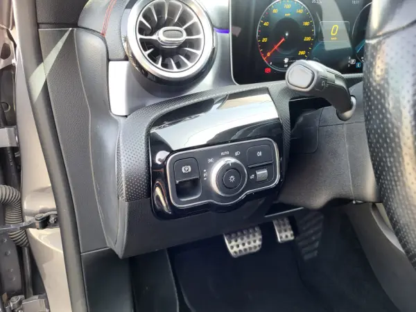 Mercedes-Benz CLA 180 CLA 180d AMG Line 12