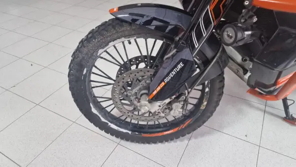 KTM 950 Aventure 8