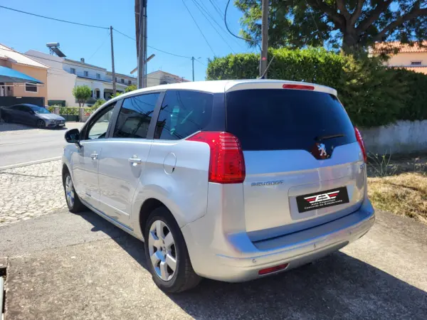 Peugeot 5008 1.6 HDi 7L Allure 2-Tronic 4