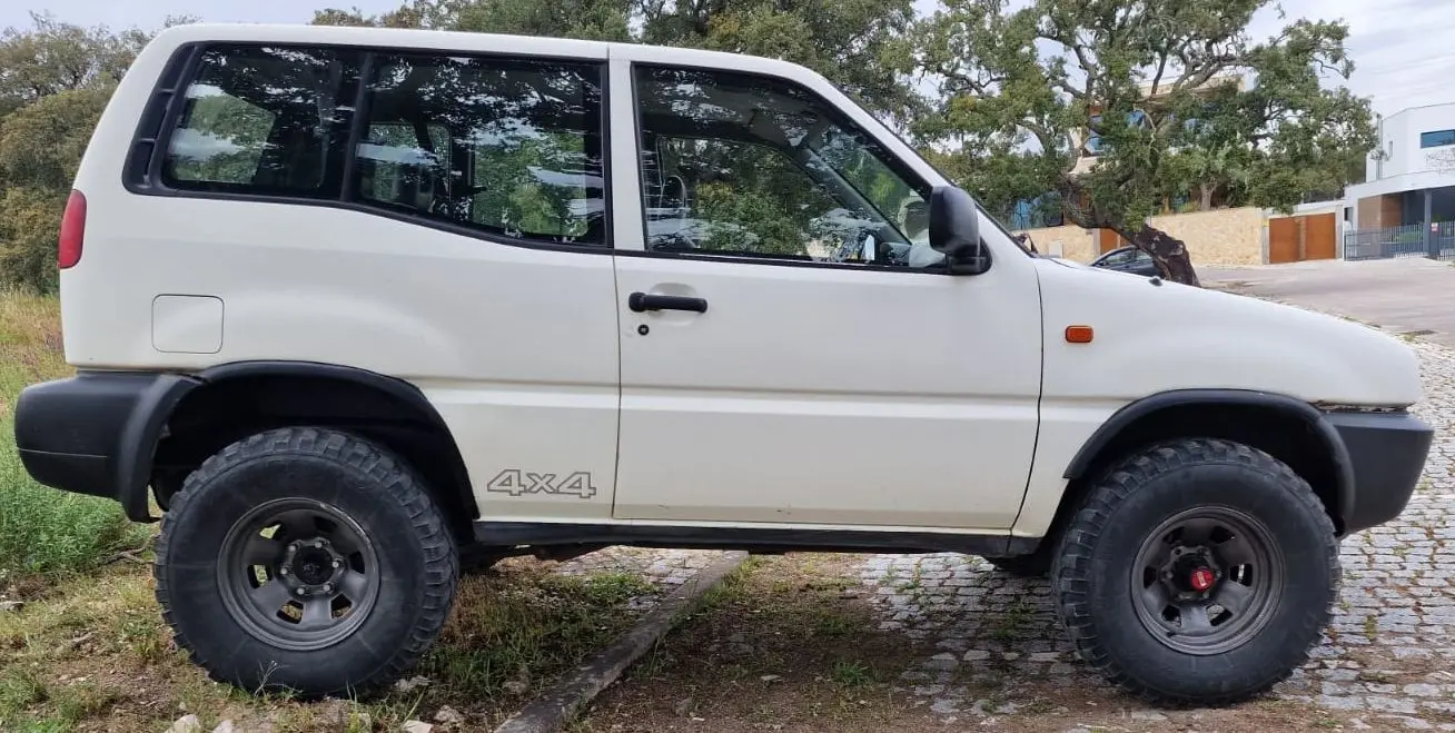Nissan Terrano II 2.7 7