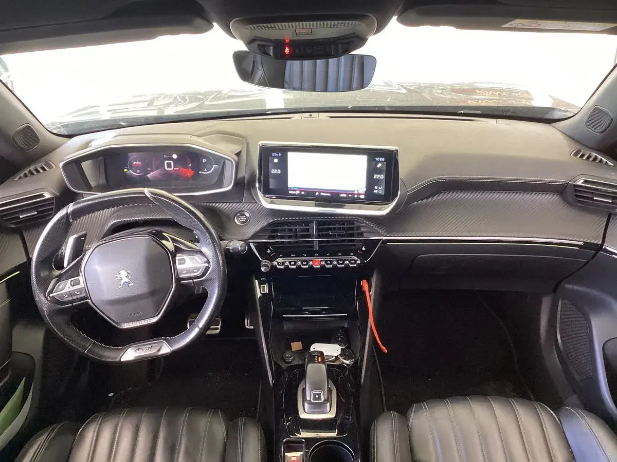 Peugeot 2008 1.2 PureTech GT EAT8 7